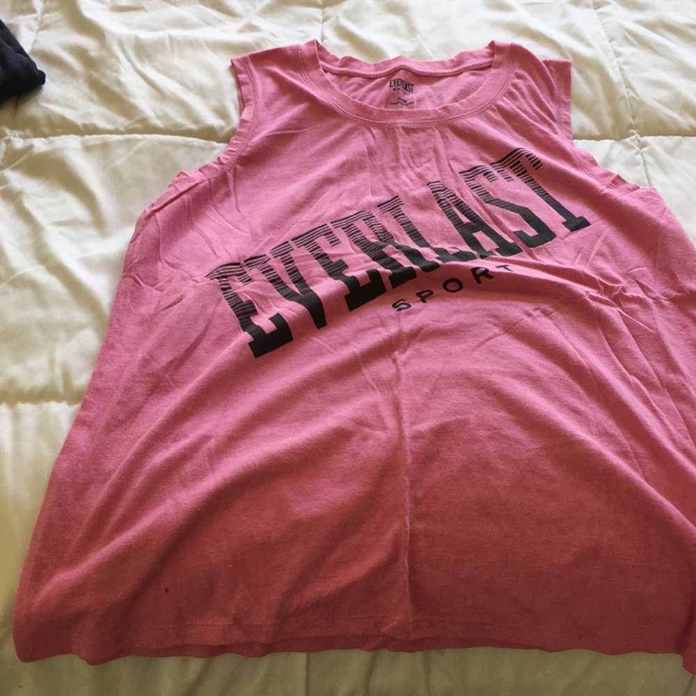 Sleeveless workout shirt